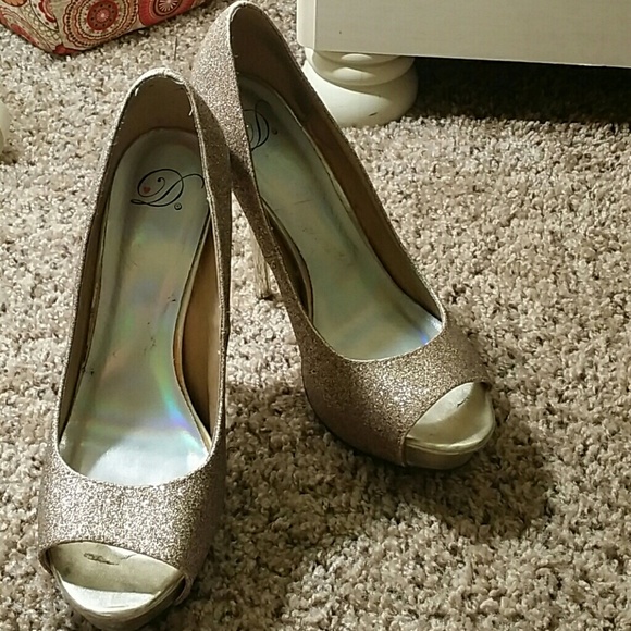 Gold pumps