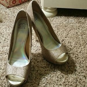 Gold pumps