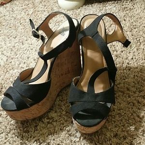 Black wedges