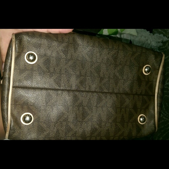 *SOLD* Michael Kors Grayson Medium Satchel - Brown - Picture 3 of 4