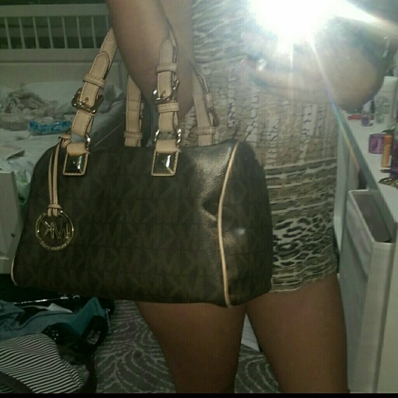 *SOLD* Michael Kors Grayson Medium Satchel - Brown - Picture 4 of 4