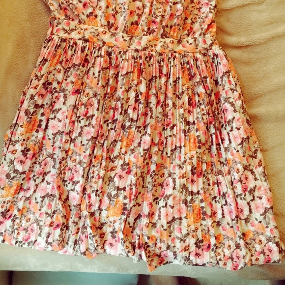 Half shoulder floral  Spring Dress🌺🌼 - Picture 2 of 3