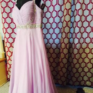 This is a raelynns prom dress (never worn)