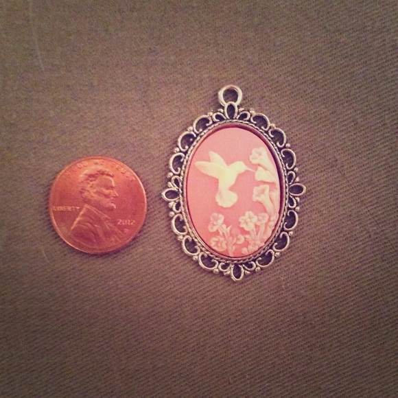 Ivory and Pink Hummingbird Pendant 💞 $10