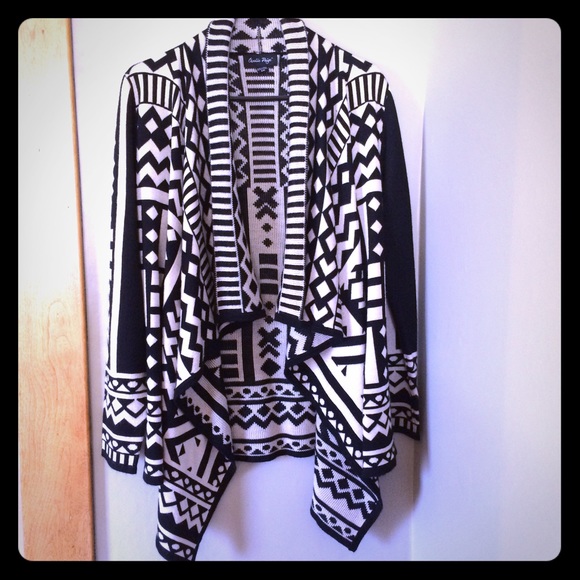 Tribal print cardigan perfect for fall!