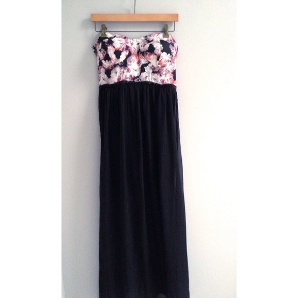 Charlotte Russe Dresses & Skirts - 🌿HOST PICK🌿 Strapless Floral Maxi Dress