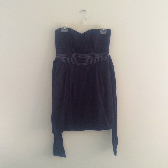 Navy blue strapless dress.