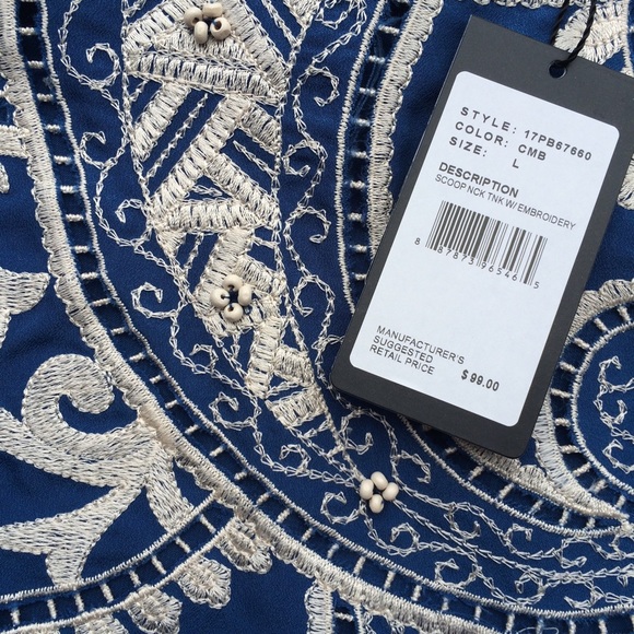 BUNDLED-Scoop Neck Embroidered Tank - Picture 3 of 4