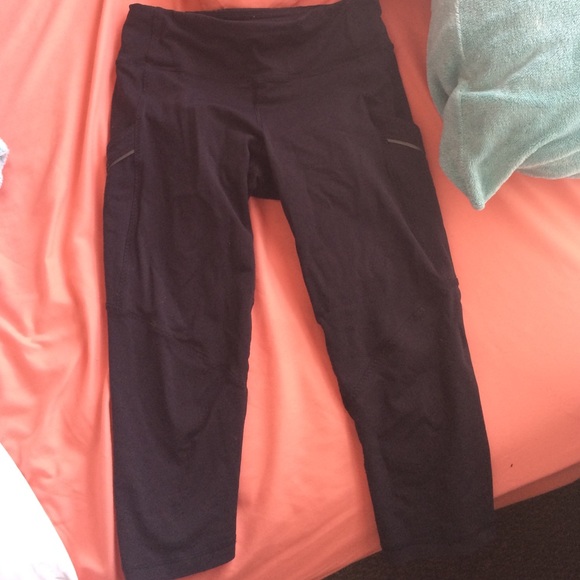 Lulu lemon Athletica Cropped Leggings