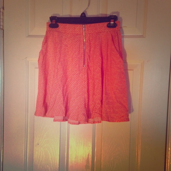 Pink and white design high waisted skirt💕