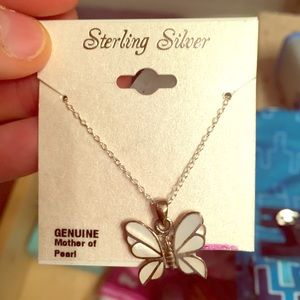 ✳️FREE w/ bundle $20+ !✳️ Mother of Pearl Necklace