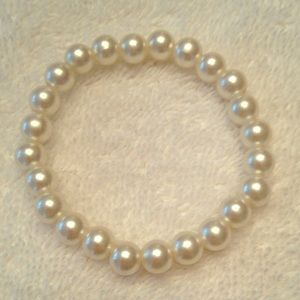 Faux pearl bracelet and earrings bundle trade