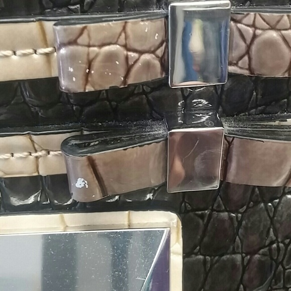 Gifted!  Previously Loved Guess Handbag - Picture 4 of 4