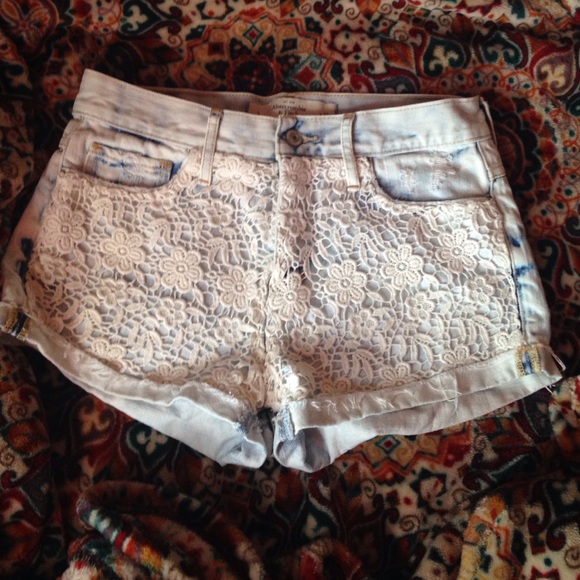 Abercrombie & Fitch high-waist light denim