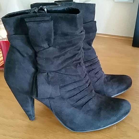 Suede Black Ankle Boots with Bow EUC - Picture 2 of 4