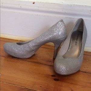 Steve Madden Cinderella pumps, only worn twice!