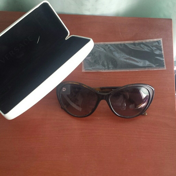 💕PRICE DROP💕Versace Sunglasses