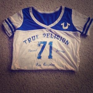 True religion t-shirt! Make and offer or bundle :)