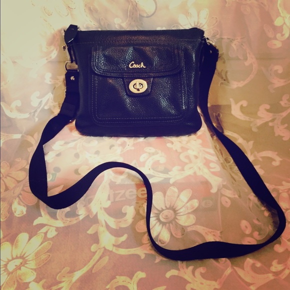 Black leather Coach bag! 😍