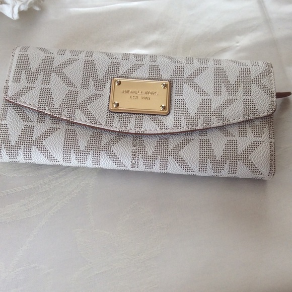 Authentic MK WALLET VANILLA COLOR