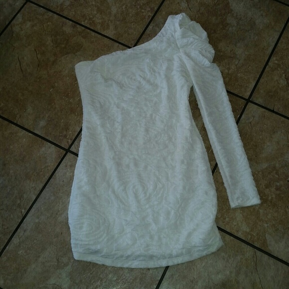 Cute one sleeve dress! White party!
