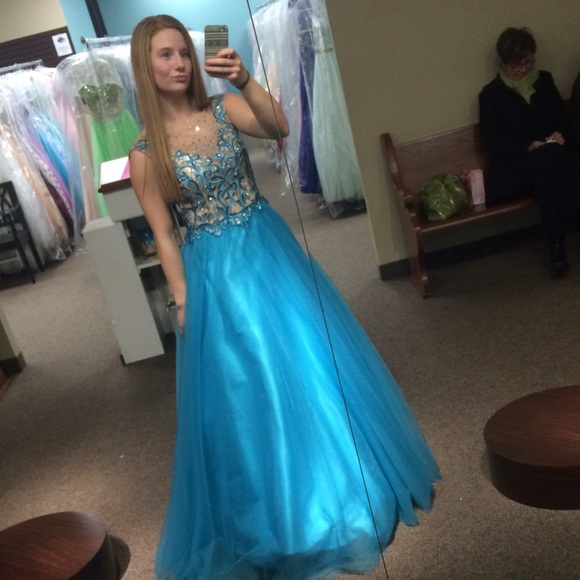 Prom Dress😍 - Picture 2 of 2