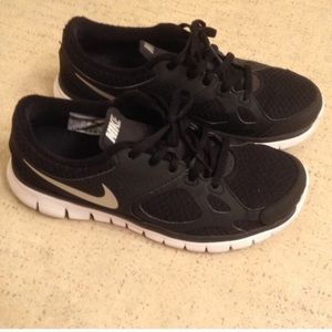 Black Nike Flex Running Shoes