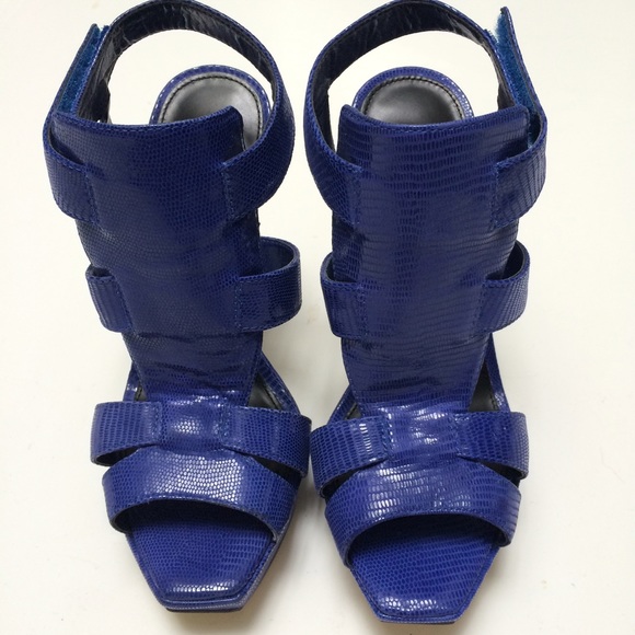 ALDO Cobalt blue Python embossed platform pumps. - Picture 1 of 4
