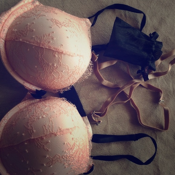 Victoria secret Bombshell bra- NWOT extra straps