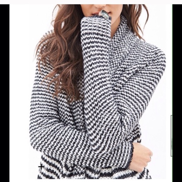 Oversized Stripped Cardigan - Picture 3 of 4