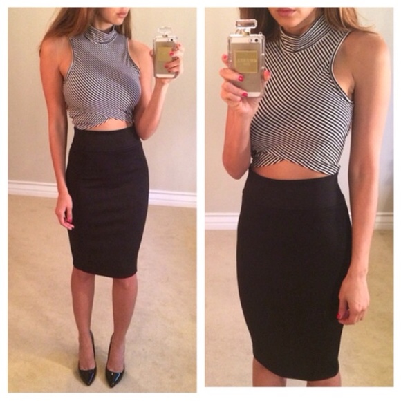 B & W Mock Neck Crop L