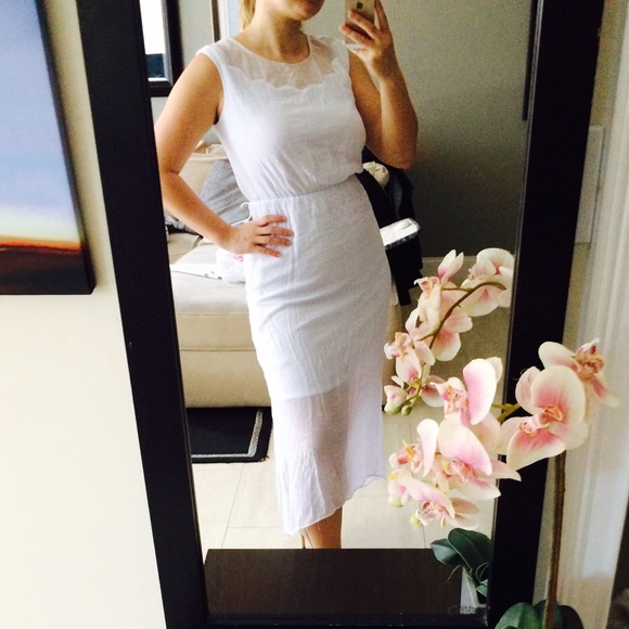 ⛔️SOLD⛔️Beautiful white summer dress looks - Picture 2 of 4
