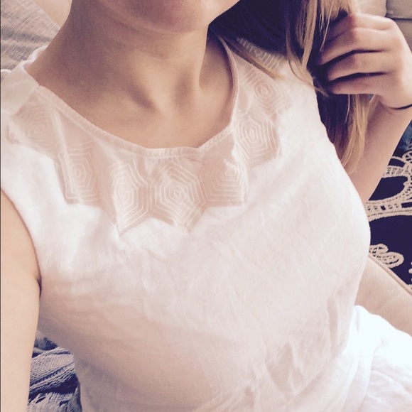 ⛔️SOLD⛔️Beautiful white summer dress looks - Picture 3 of 4