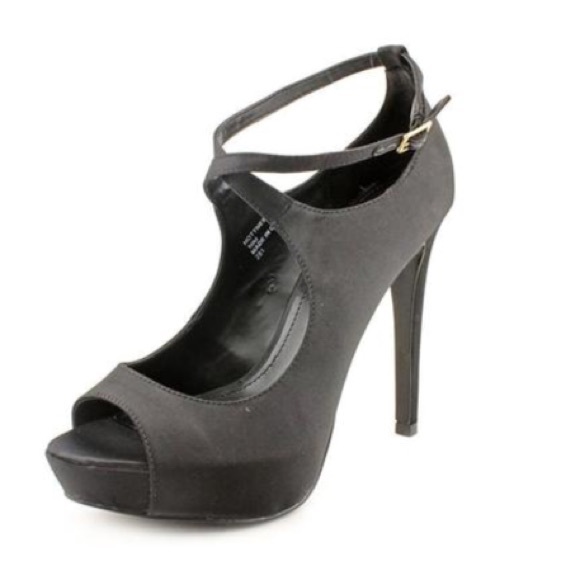 Black Steve Madden Pumps