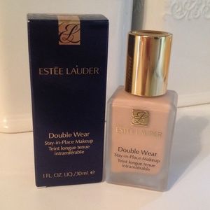 Estée Lauder Double Wear Foundation in cool bone