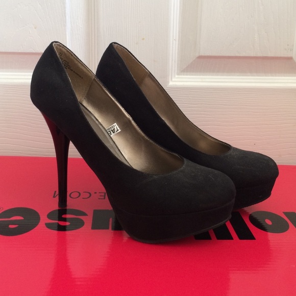 Black suede closed toe pumps