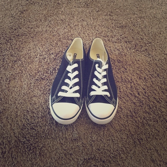 New Women's Converse Sz 7!