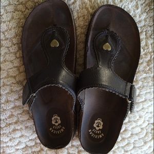 American eagle sandals
