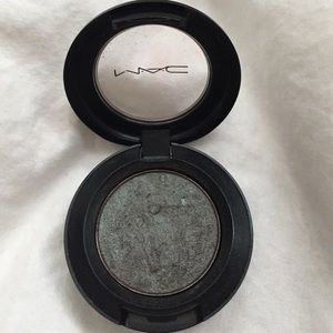 MAC eyeshadow "club"