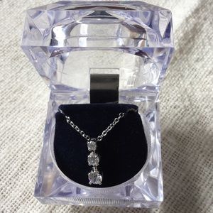 Sparkling necklace