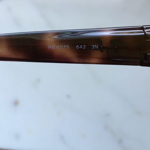 SOLD.  tortoise Ray-Ban sunglasses w blue case - Picture 3 of 4