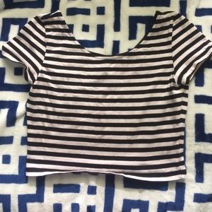 Black & White striped Crop Top 🌺