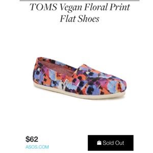 🌺NEW IN BOX TOMS🌸