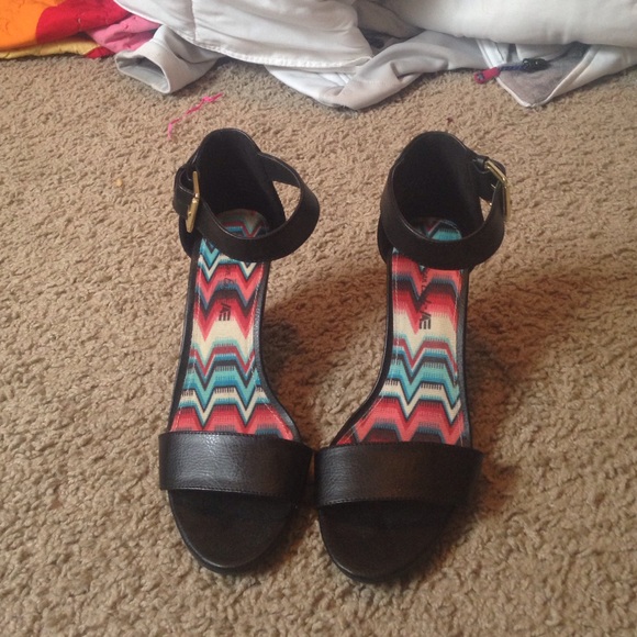 Black strappy wedges