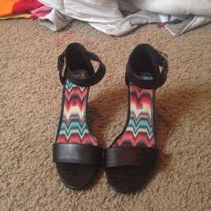 Black strappy wedges