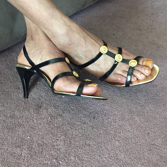 CAPARROS - Black and Gold Sandal