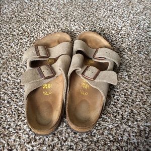 Size 39 Arizona taupe suede Birkenstocks