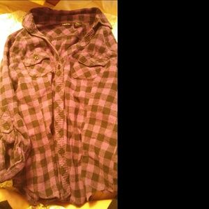 🚫SOLD🚫 Purple and black plaid button up