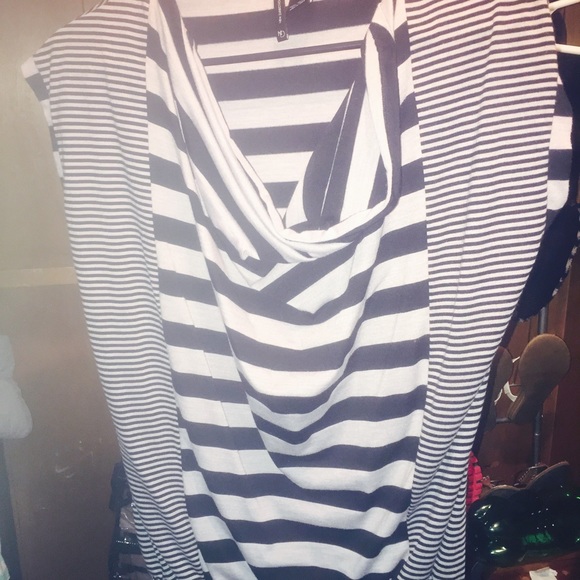 Black &I white blouse