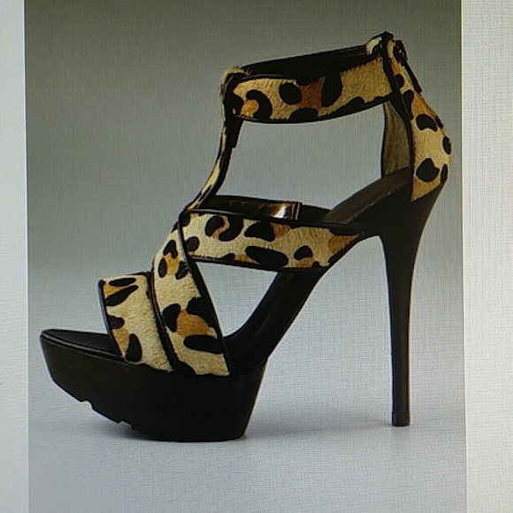 Pelle Moda Jahara Platform Sandals Haircalf